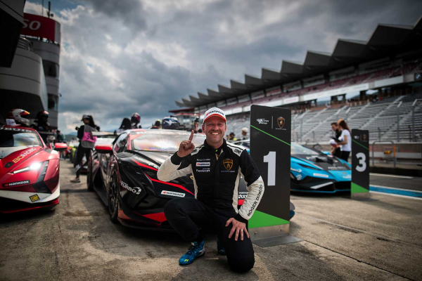 Absolute Racing Teams Extend Winning Streaks in Japan